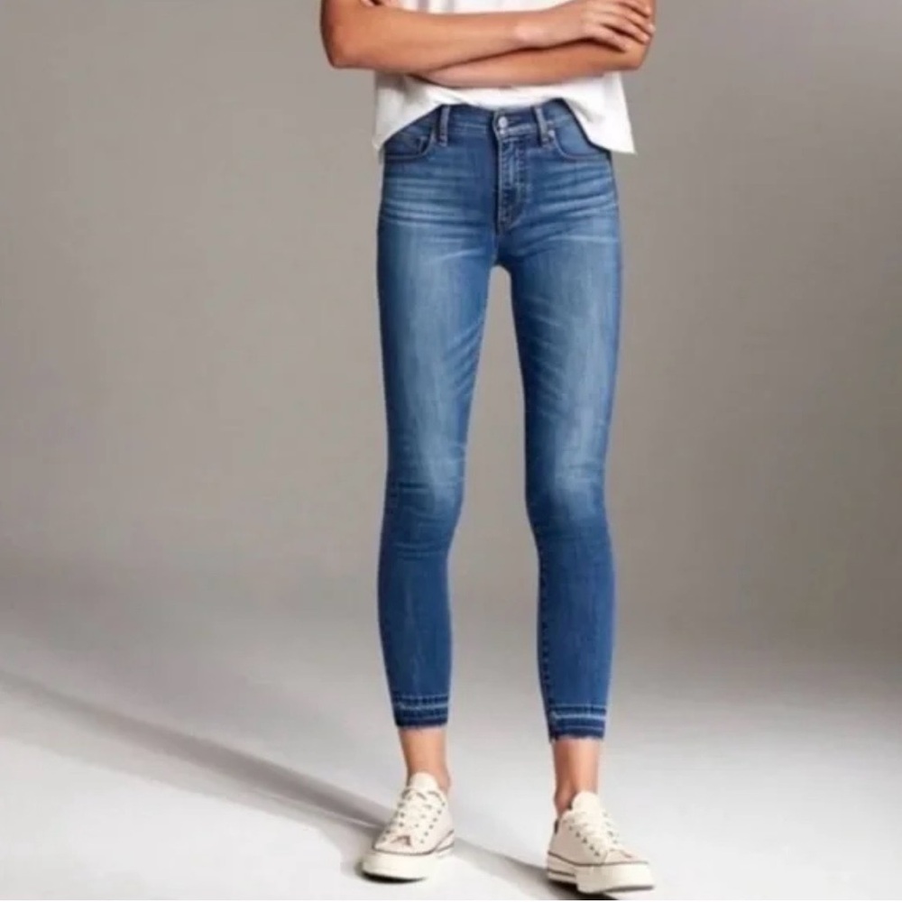 Aritzia Denim Forum Medium Wash The Nico Mid-Rise Skinny Crop Jeans‎ Size 27